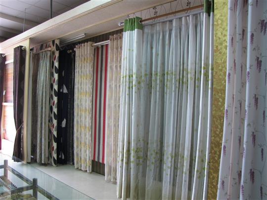 Rèm cửa đa màu sắc nhưng không hề gây rối mắt